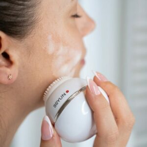 Brosse visage nettoyante et exfoliante